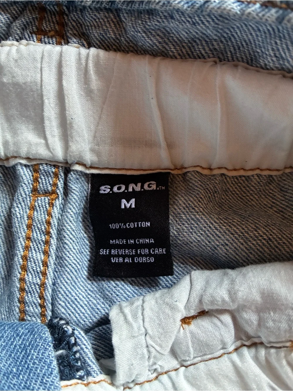 Vintage Style Button-Front Light Blue Denim Shorts - Picture 3 of 3